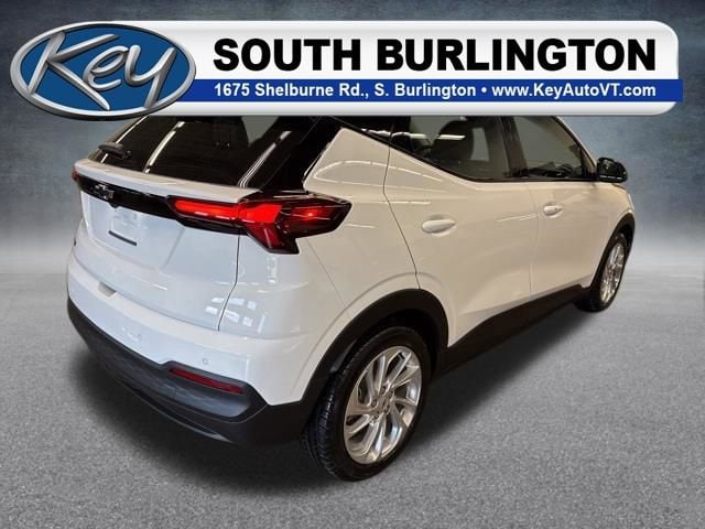 2027 Chevrolet Bolt LT - Photo 7
