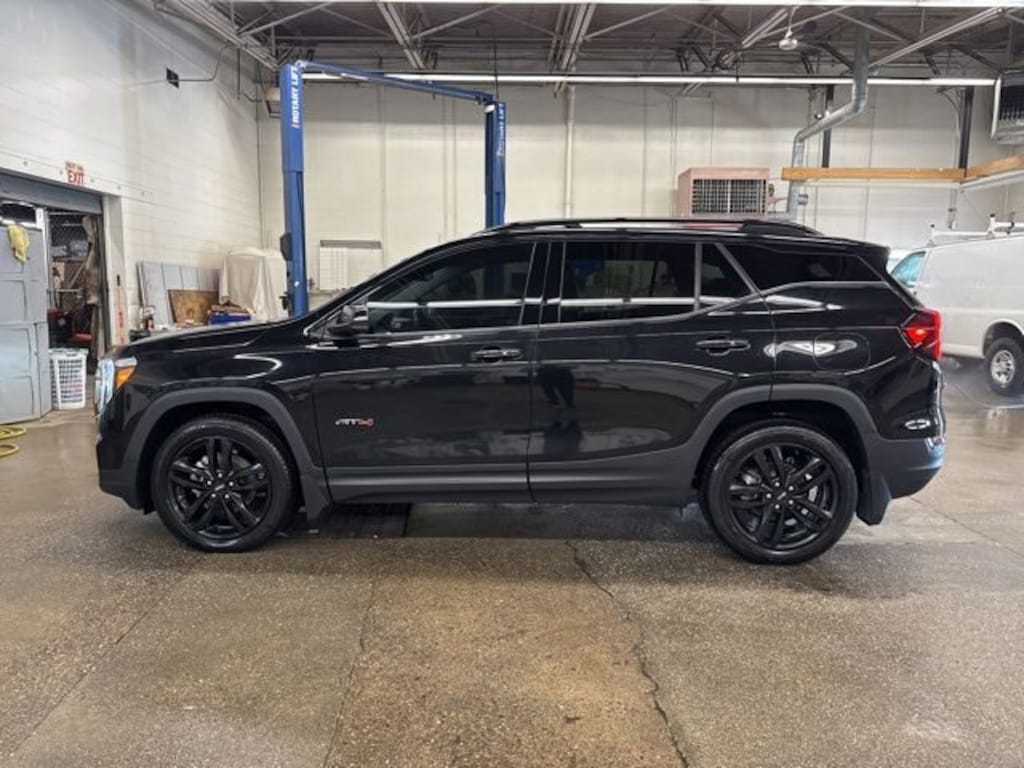 Used 2022 GMC Terrain AT4 SUV