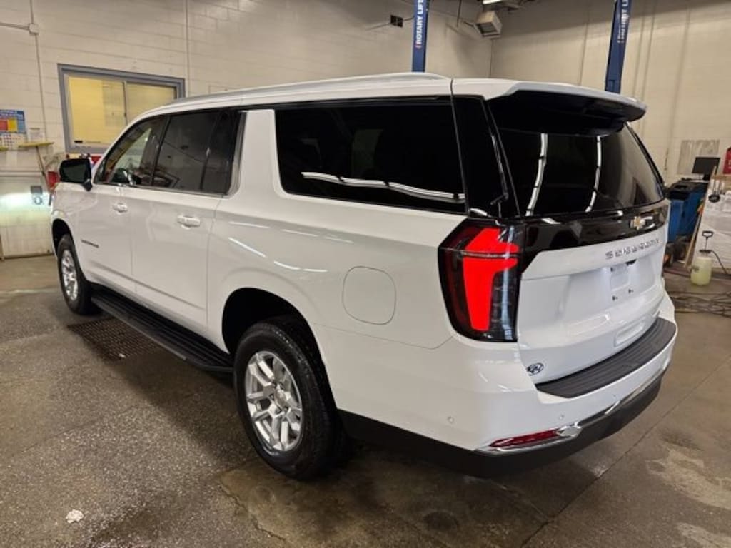 New 2026 Chevrolet Suburban LT SUV