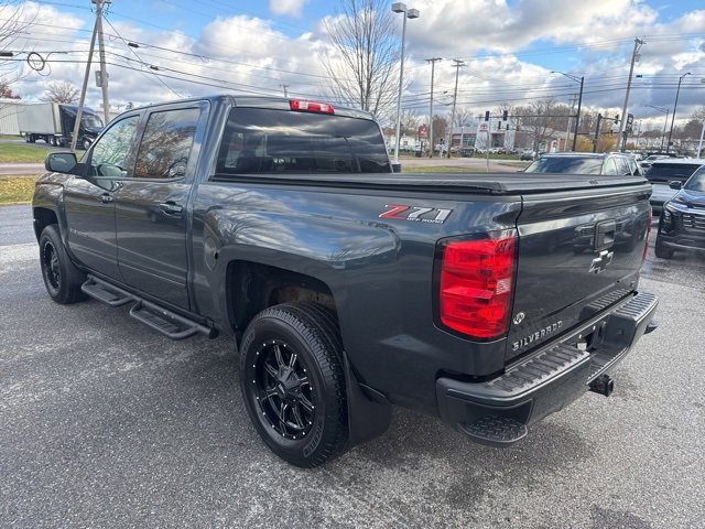 2018 Chevrolet Silverado 1500 LT photo 2