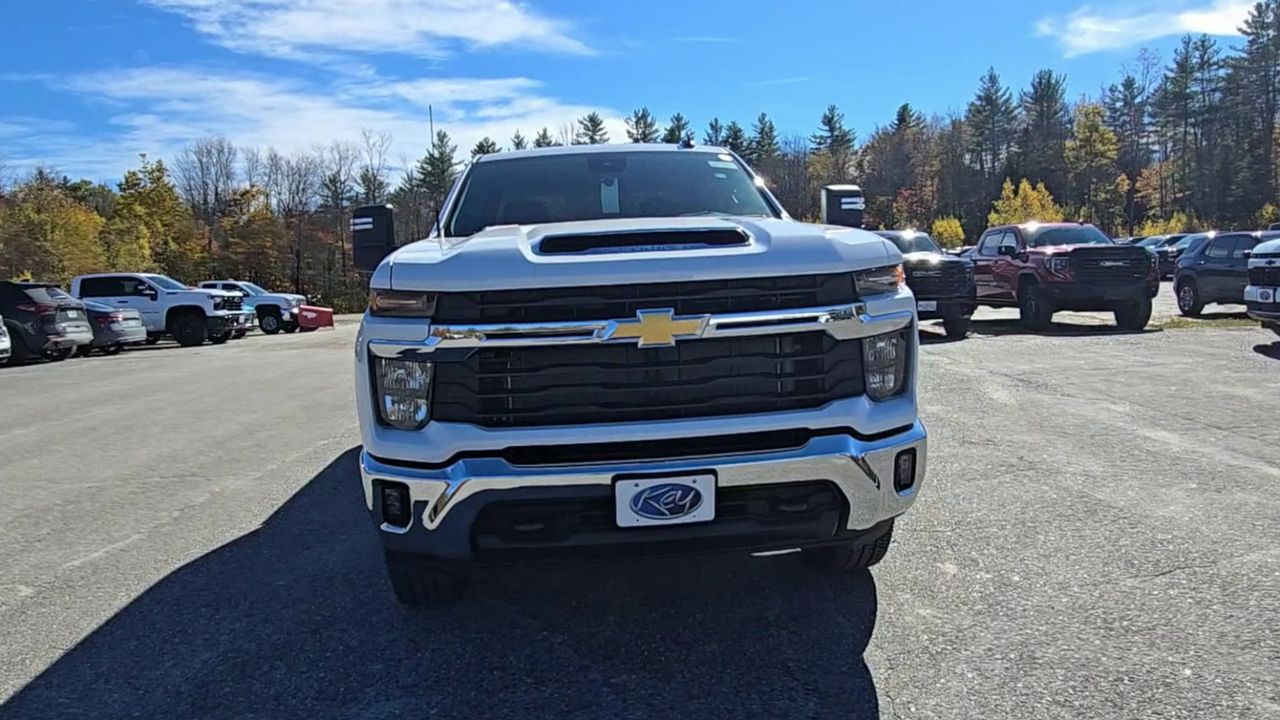 2026 Chevrolet Silverado 2500HD LT photo 3