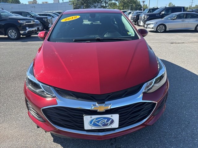 2019 Chevrolet Cruze LT photo 2