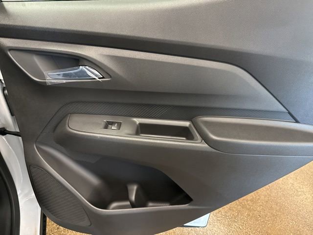 2027 Chevrolet Bolt LT - Photo 25