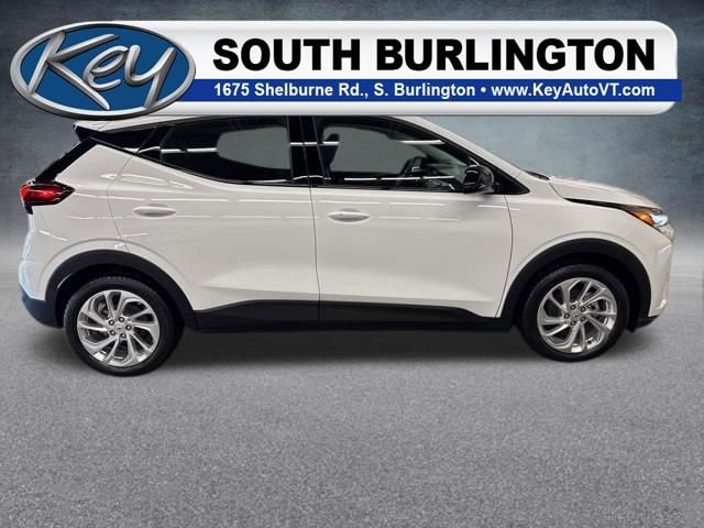2027 Chevrolet Bolt LT - Photo 8