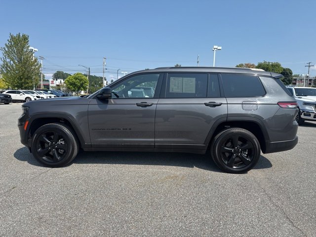 2023 Jeep Grand Cherokee Altitude photo 3