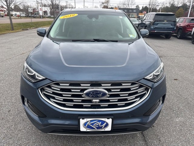 2019 Ford Edge Titanium photo 2