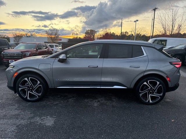 2026 Chevrolet Equinox EV 1LT photo 3