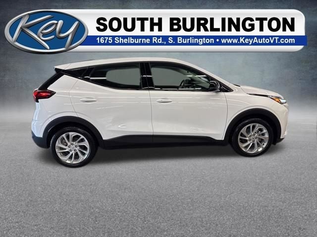 2027 Chevrolet Bolt LT - Photo 8