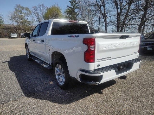 2024 Chevrolet Silverado 1500 Custom photo 3