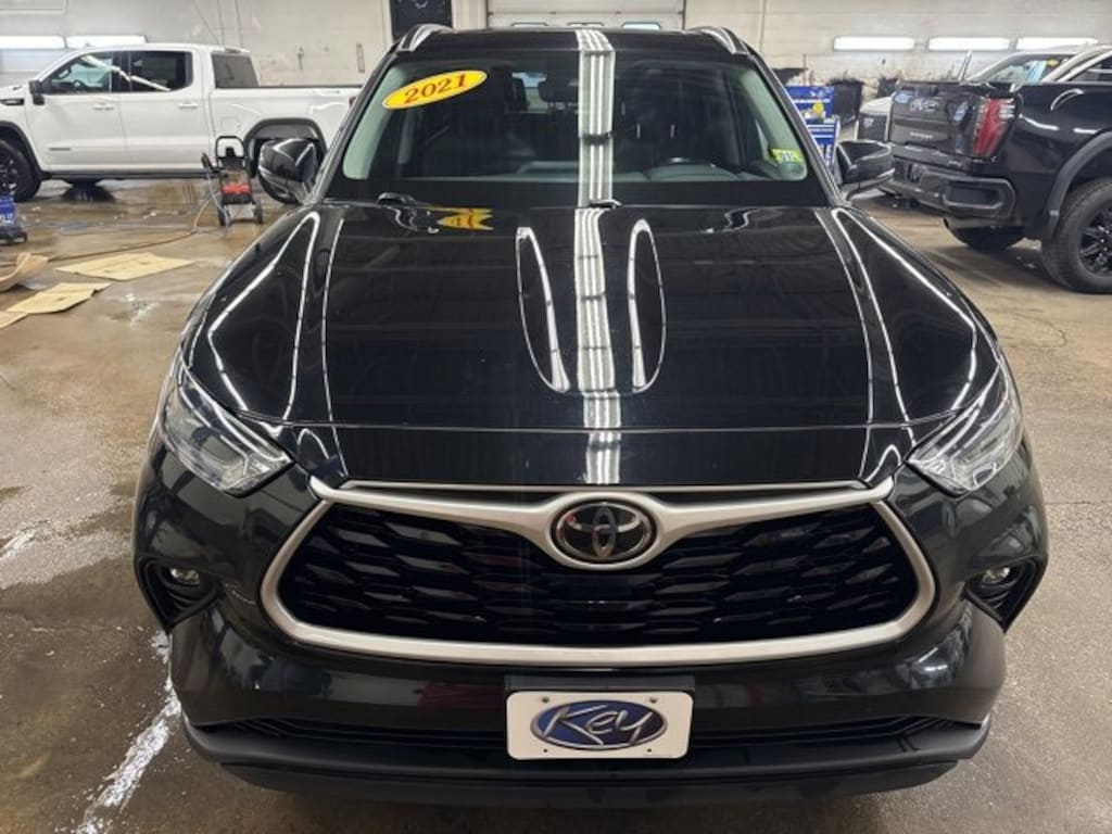 Used 2021 Toyota Highlander XLE SUV
