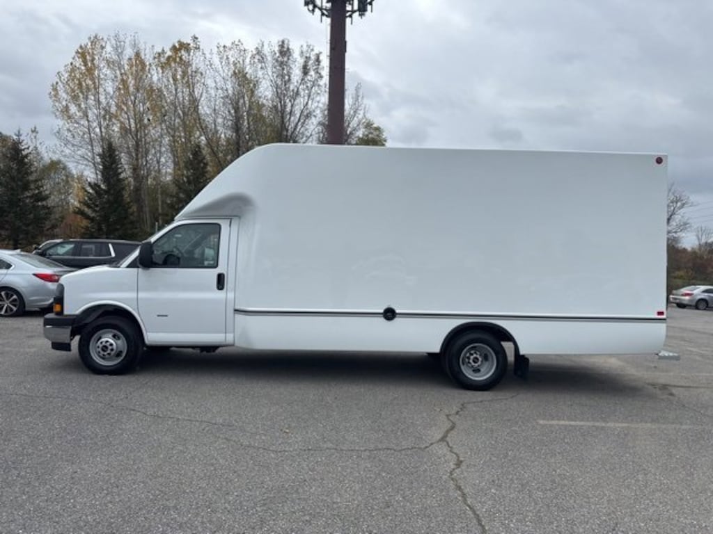 New 2025 GMC Savana Cutaway 3500 1WT Cutaway Van
