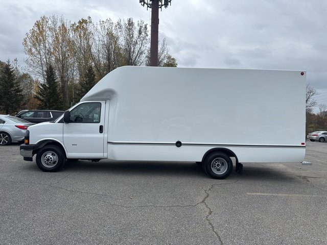 2025 Gmc Savana Cutaway 3500 photo 2