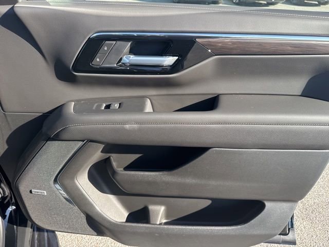 2026 Chevrolet Suburban Premier - Photo 28