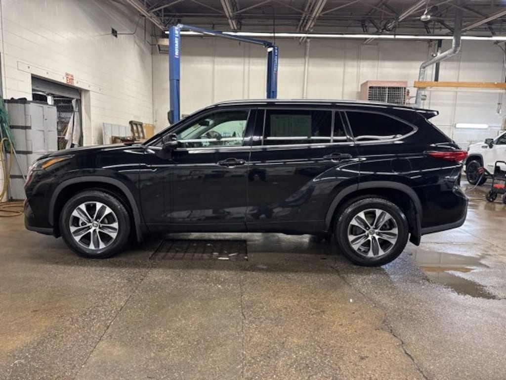 Used 2021 Toyota Highlander XLE SUV