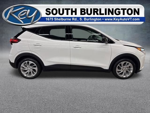 2027 Chevrolet Bolt LT - Photo 8