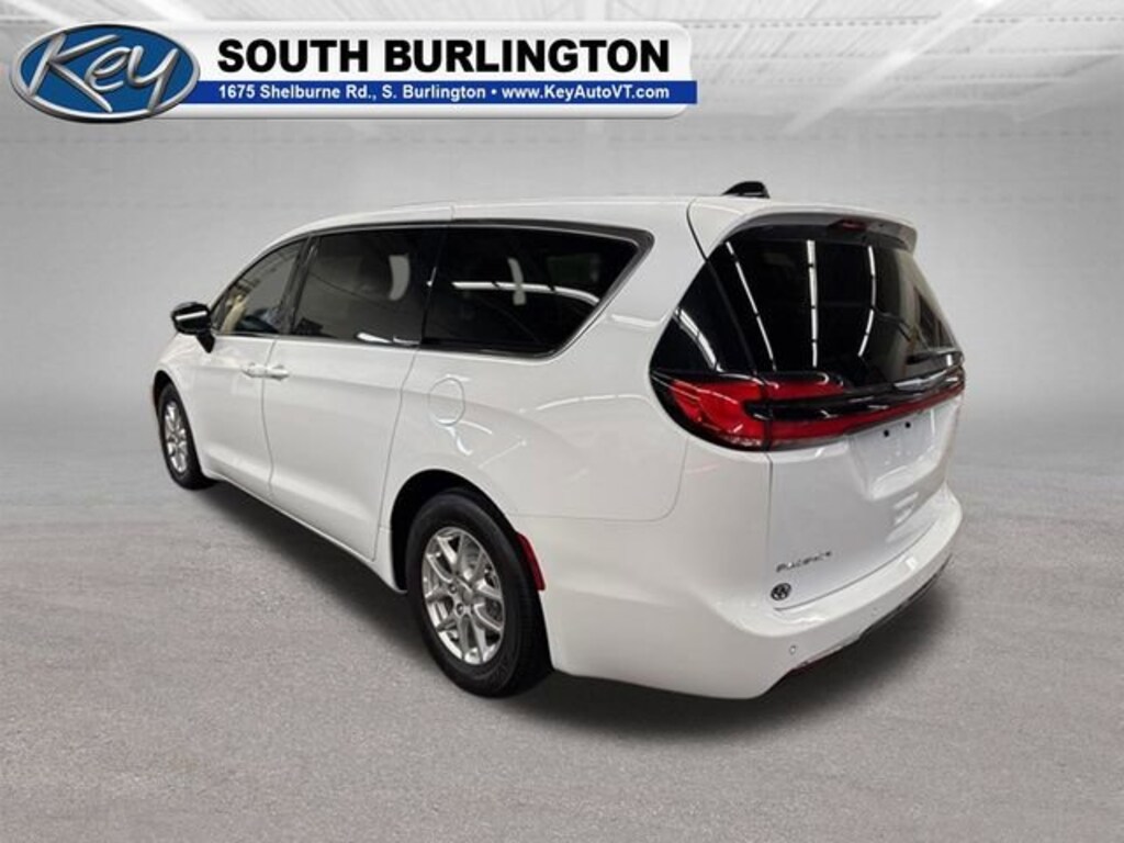 Used 2024 Chrysler Pacifica Touring L