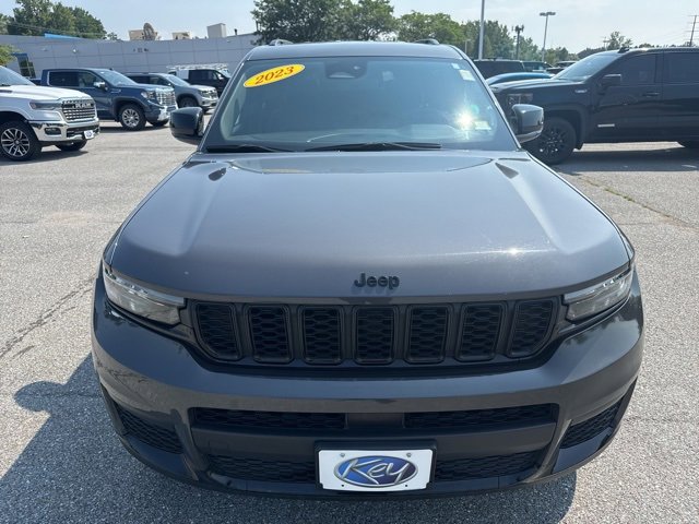 2023 Jeep Grand Cherokee Altitude photo 2