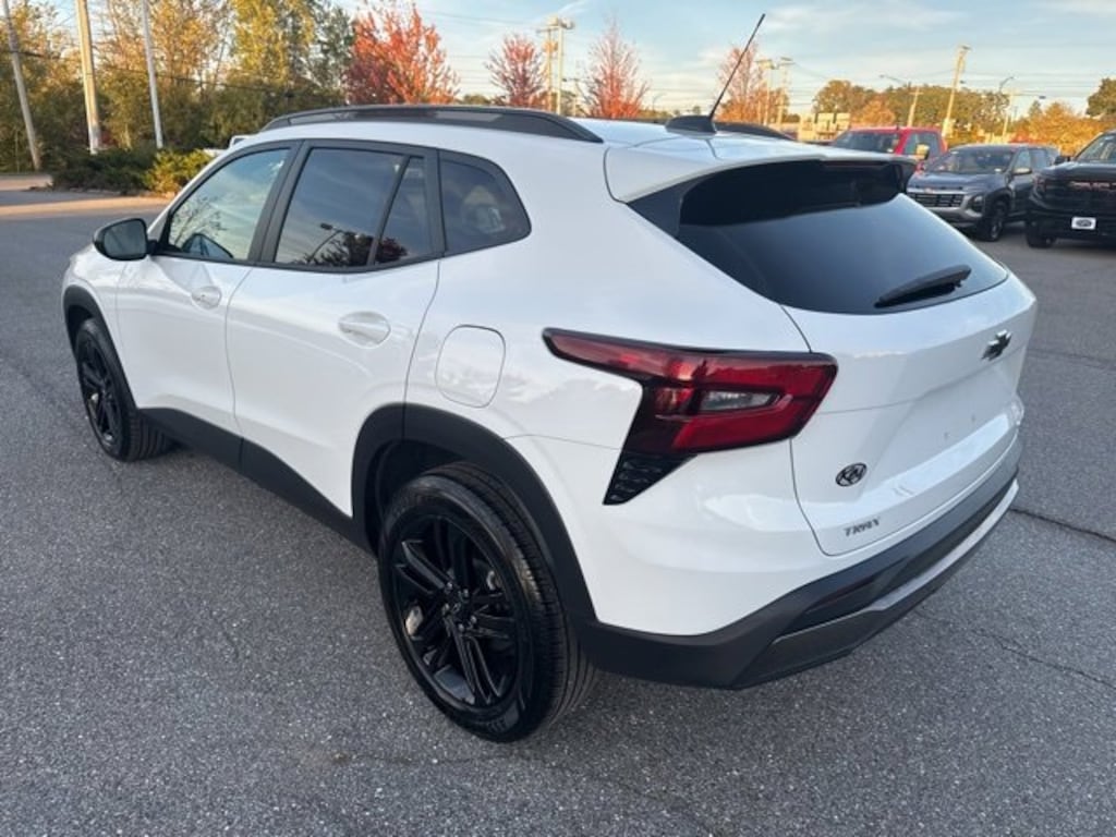Used 2024 Chevrolet Trax Activ SUV