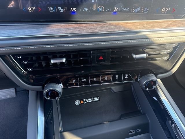 2026 Chevrolet Suburban Premier - Photo 17