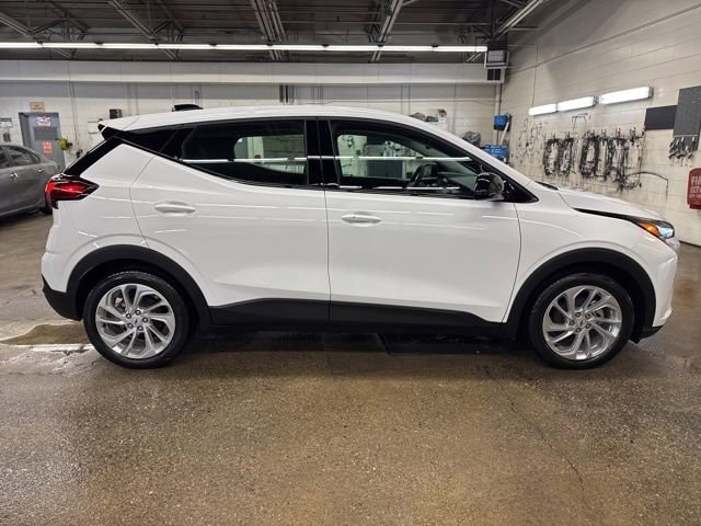 2027 Chevrolet Bolt LT - Photo 7