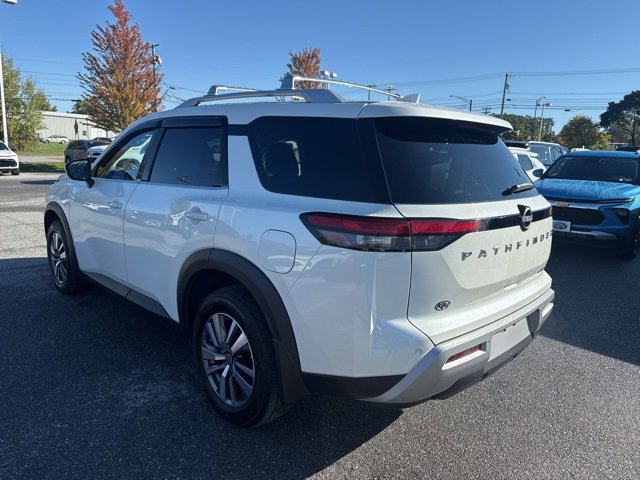 2024 Nissan Pathfinder SL photo 3