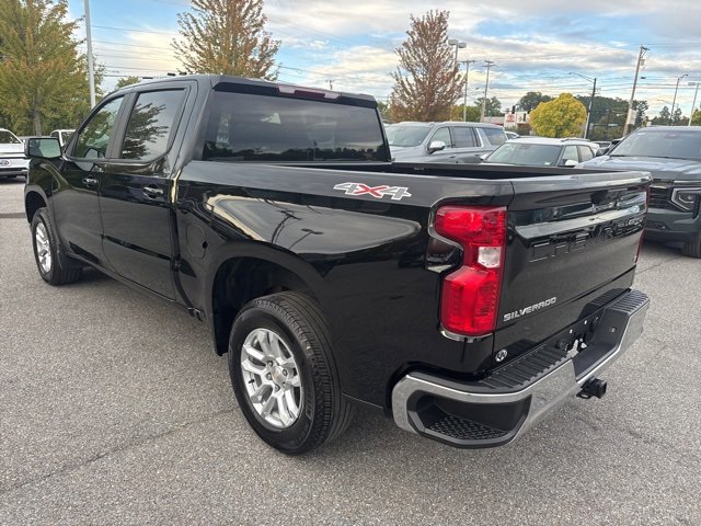 2022 Chevrolet Silverado 1500 LT photo 2