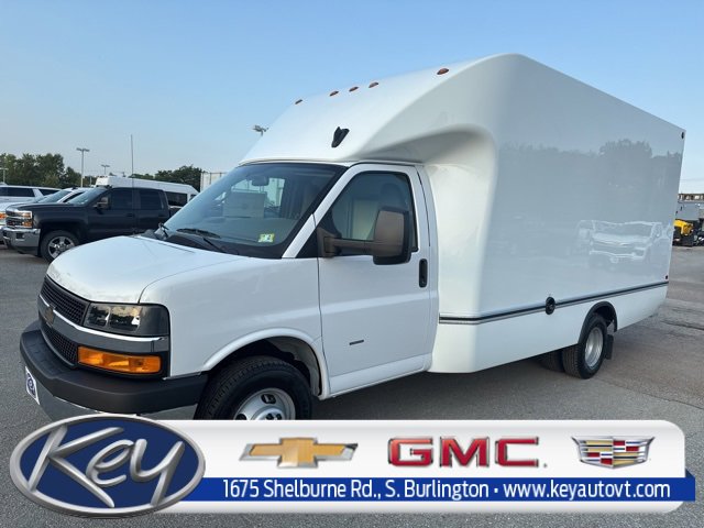 2025 Chevrolet Express Cutaway Base's photo
