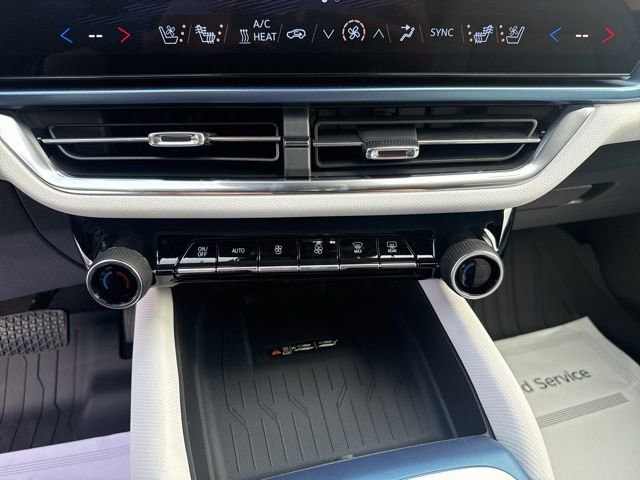 2025 Chevrolet Equinox EV LT - Photo 16