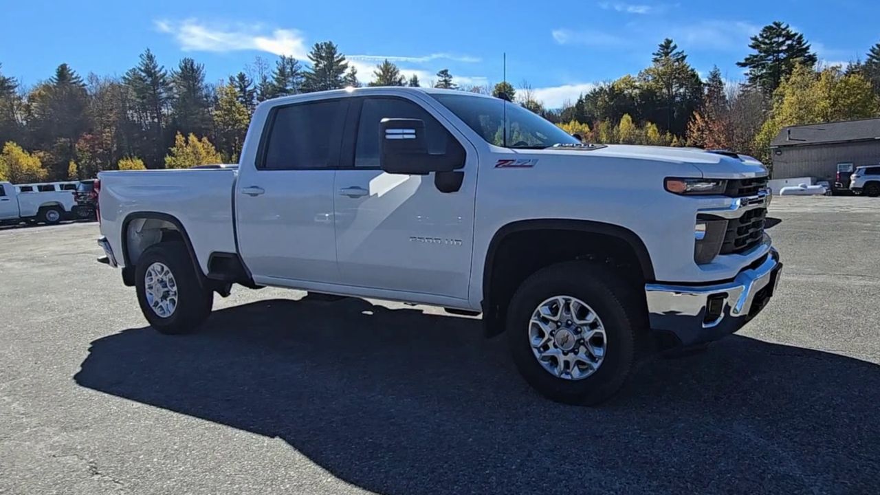2026 Chevrolet Silverado 2500HD LT photo 2