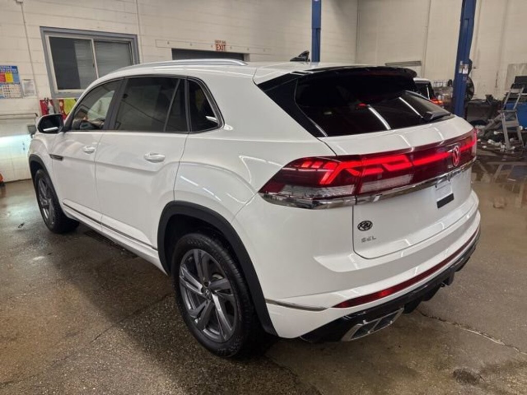 Used 2024 Volkswagen Atlas Cross Sport 2.0T SEL R-Line SUV