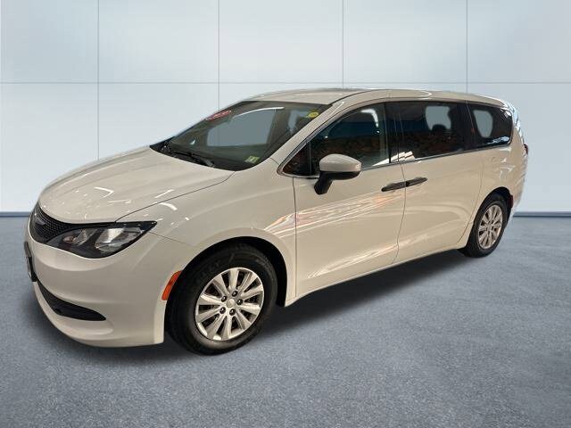 2019 Chrysler Pacifica L photo 2