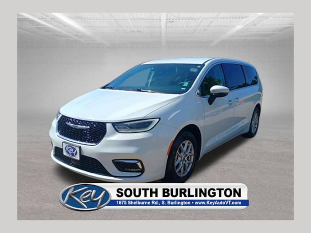 Used 2023 Chrysler Pacifica Touring L Minivan