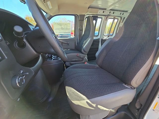 2025 Chevrolet Express Cargo Work Van - Photo 19