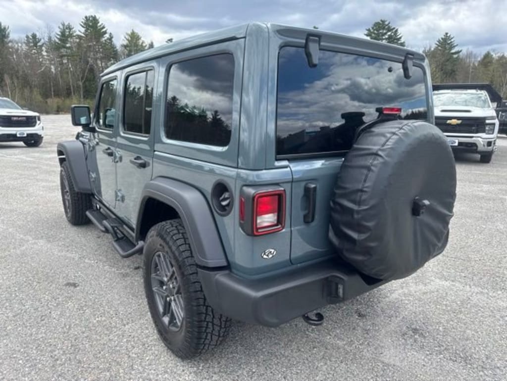 Used 2025 Jeep Wrangler 4-Door Summit 4x4 SUV