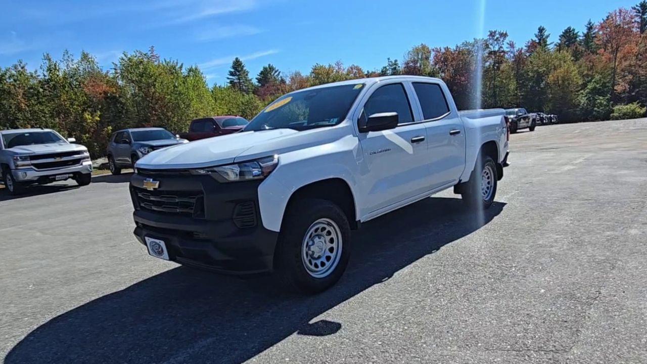 2025 Chevrolet Colorado LT photo 3