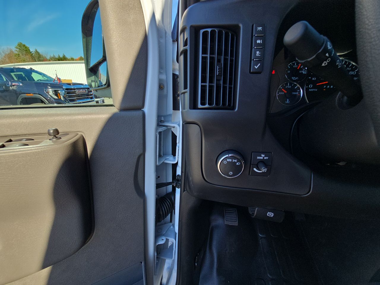 2025 Chevrolet Express Cargo Work Van - Photo 51