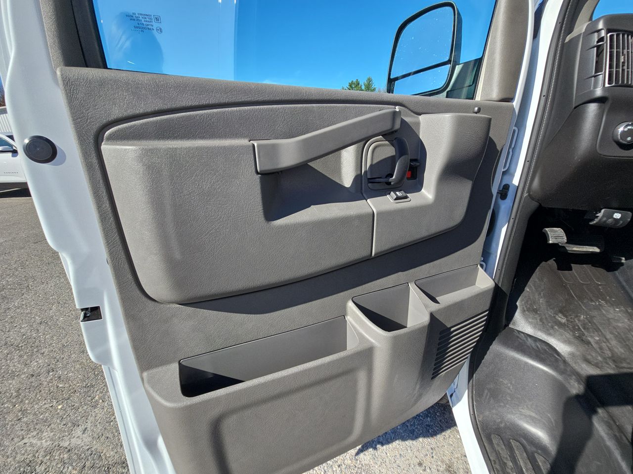 2025 Chevrolet Express Cargo Work Van - Photo 55