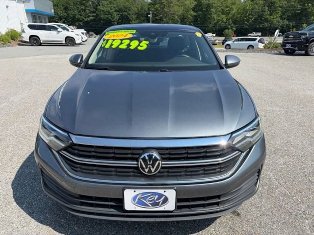 Used 2024 Volkswagen Jetta SE Sedan