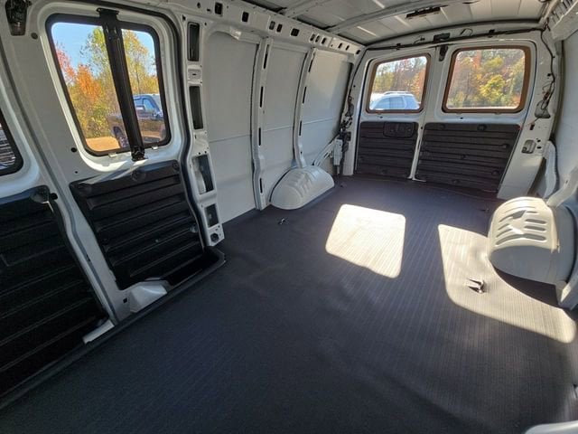 2025 Chevrolet Express Cargo Work Van - Photo 24