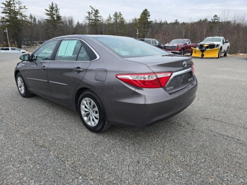 Used 2015 Toyota Camry Hybrid LE Sedan