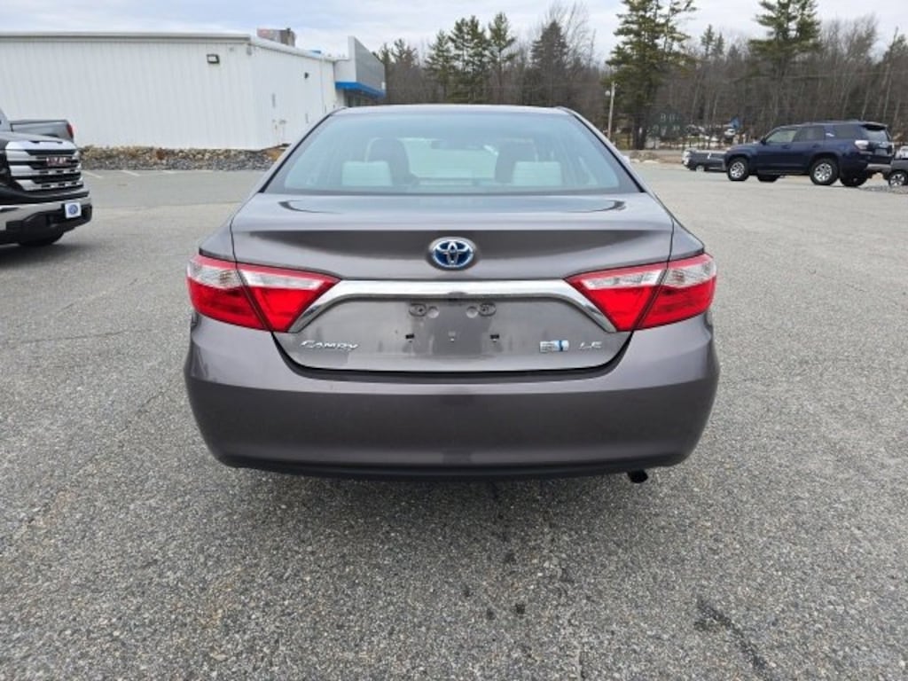Used 2015 Toyota Camry Hybrid LE Sedan