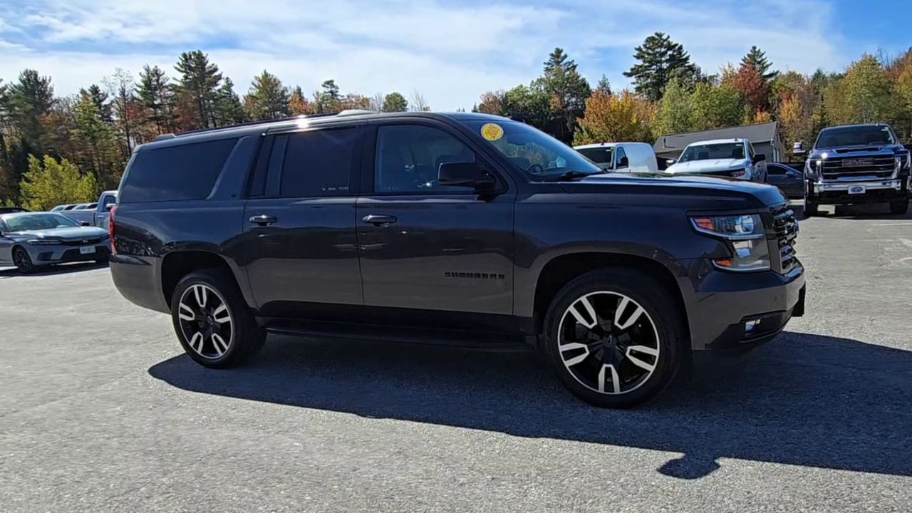 2018 Chevrolet Suburban LT photo 2