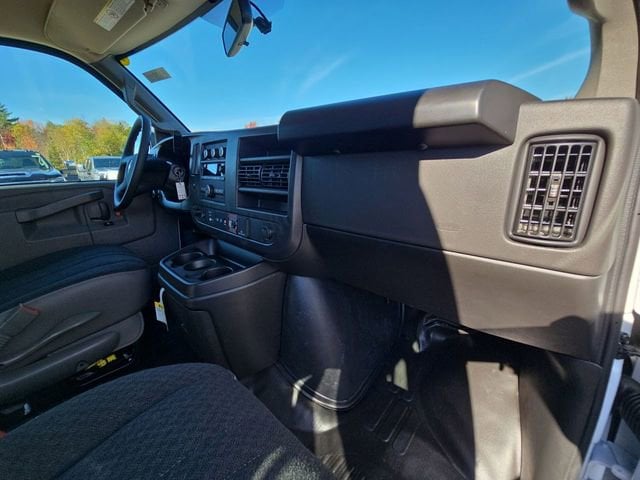 2025 Chevrolet Express Cargo Work Van - Photo 28