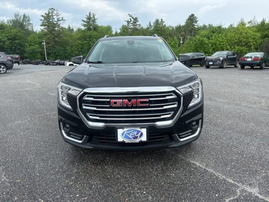 Used 2024 GMC Terrain SLT SUV
