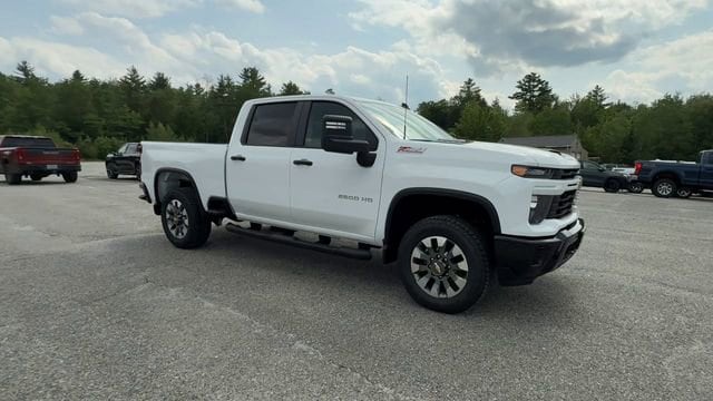 2025 Chevrolet Silverado 2500 HD Custom - Photo 2