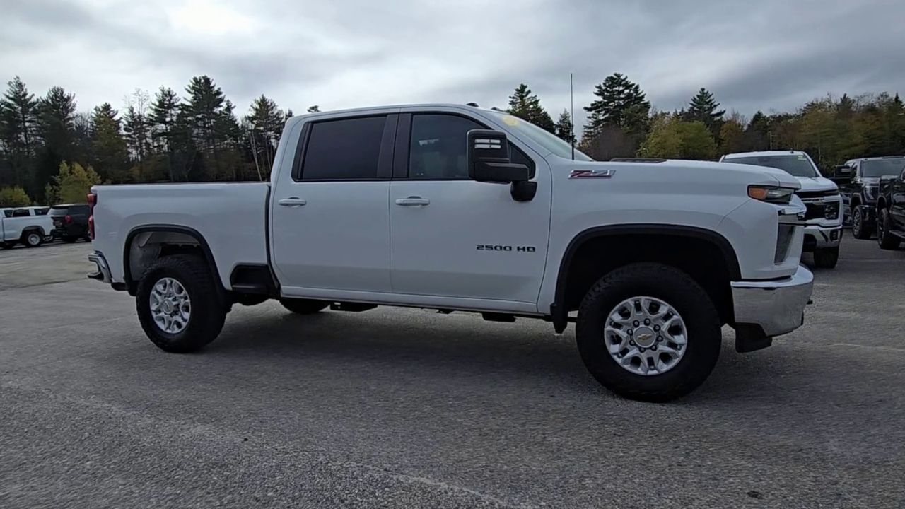 2022 Chevrolet Silverado 2500HD LT photo 2