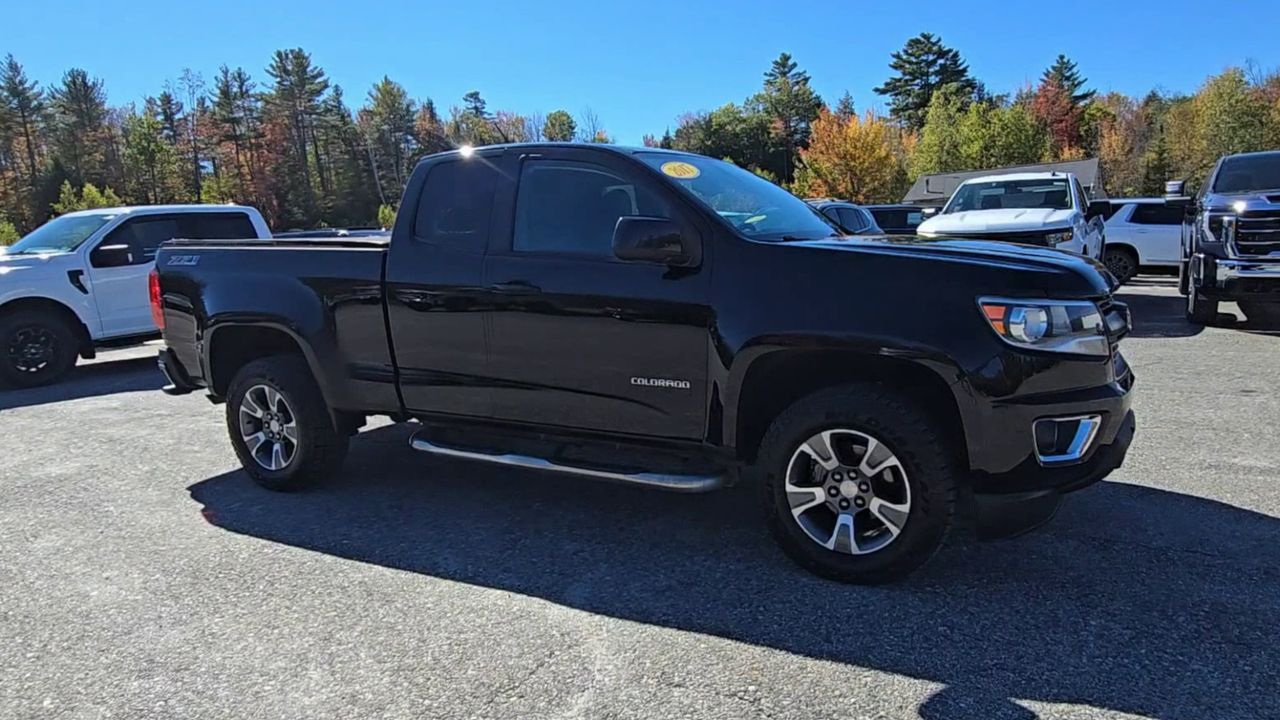 2017 Chevrolet Colorado Z71 photo 2