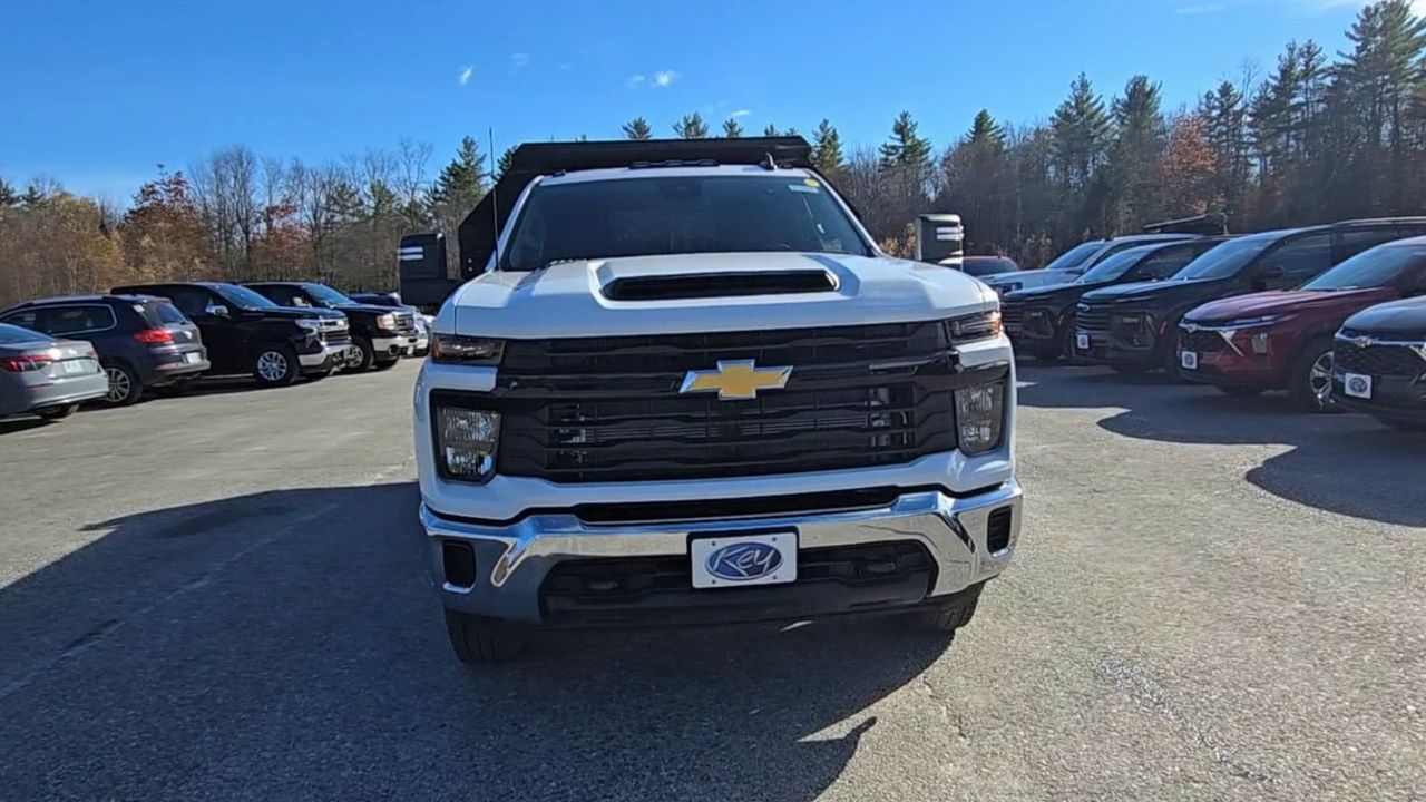 2025 Chevrolet Silverado 3500HD Work Truck photo 3