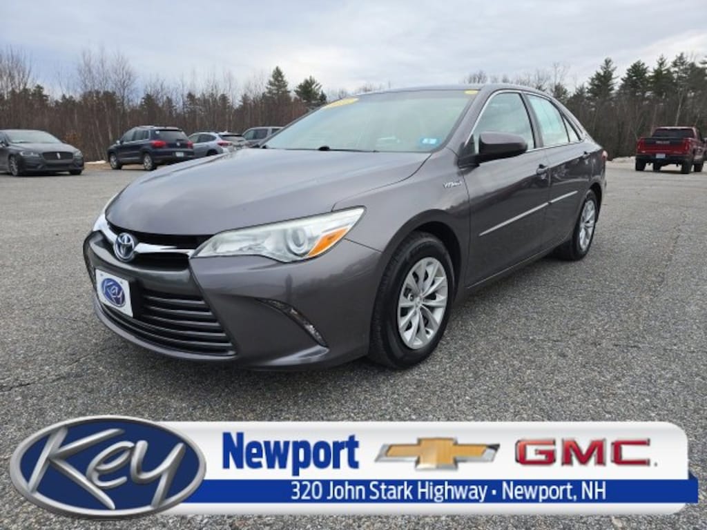 Used 2015 Toyota Camry Hybrid LE Sedan