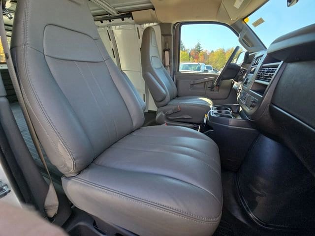 2025 Chevrolet Express Cargo Work Van - Photo 27